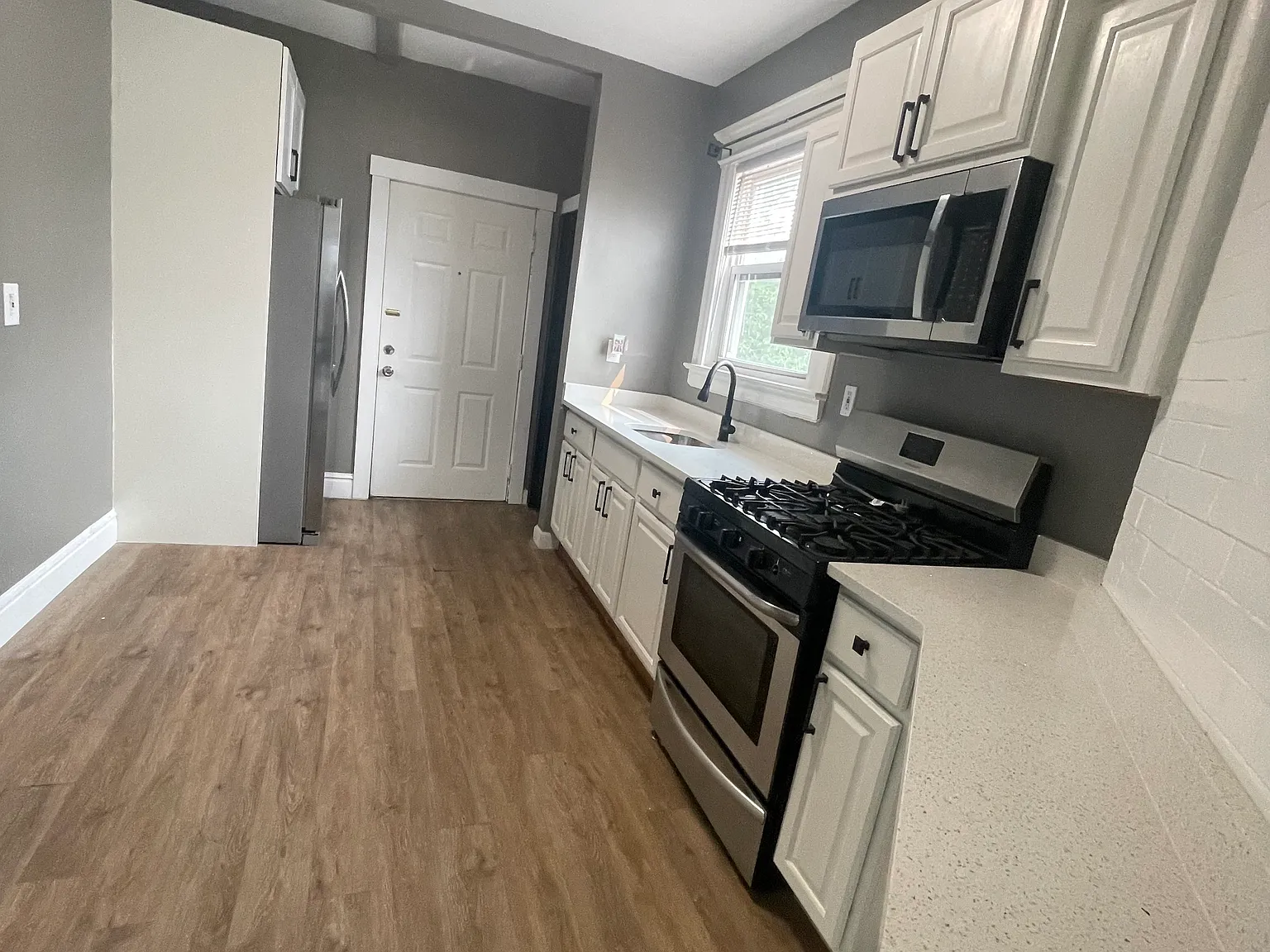 3 bed, $2,575 — Photo 4