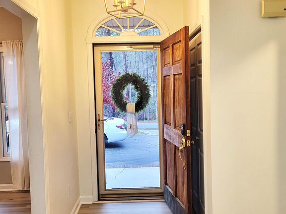 4th image of 170 Bridle Path Cir