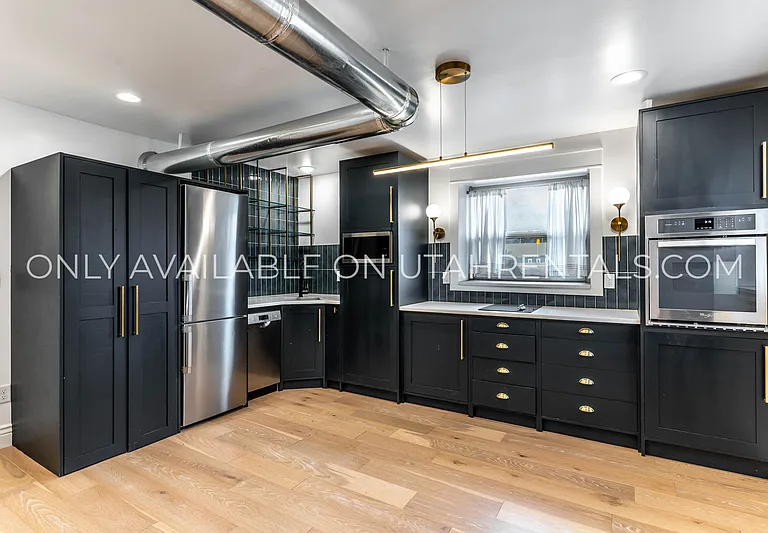 276 E Broadway St #S2 — Photo 1