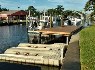 9361 1st St NE, Saint Petersburg, FL 33702