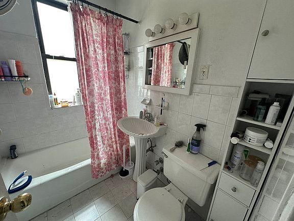 2nd image of 311 W 95th St APT 6A