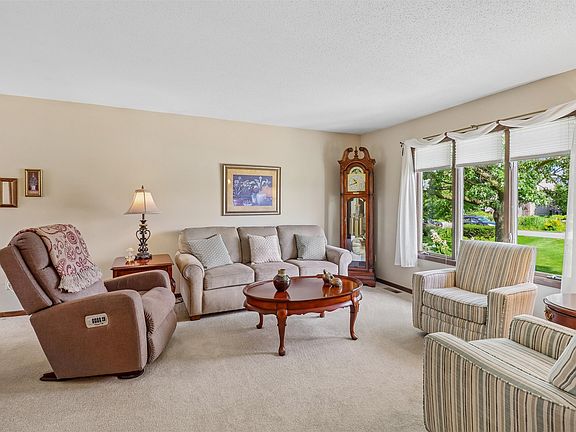 4th image of 1065 NE 134th Ave