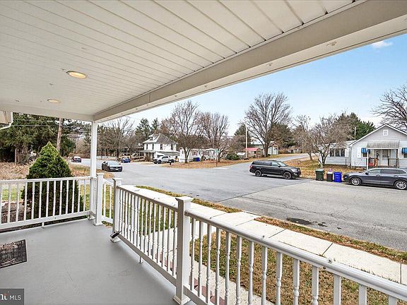 3rd image of 1032 Rose Hill Ave