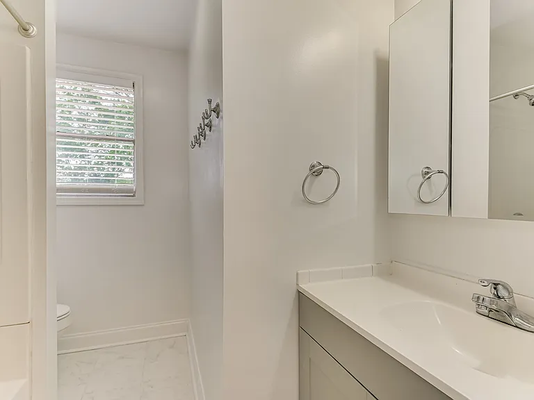 2446 Young Dr — Photo 15
