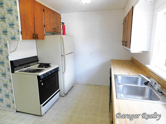 3rd image of 411 Lincoln St