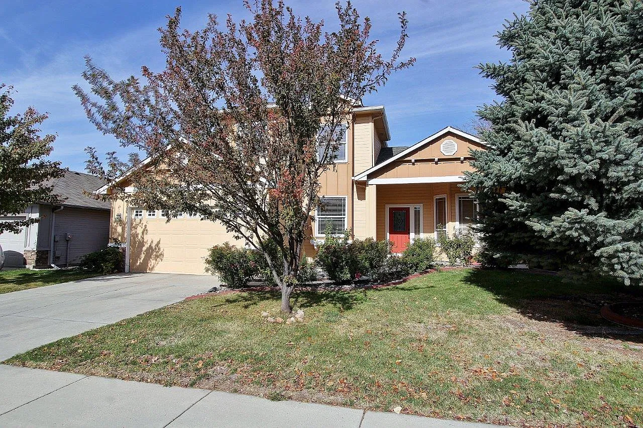 4 bed, 2.5 bath, 1677 sqft, $3,075 — Photo 1