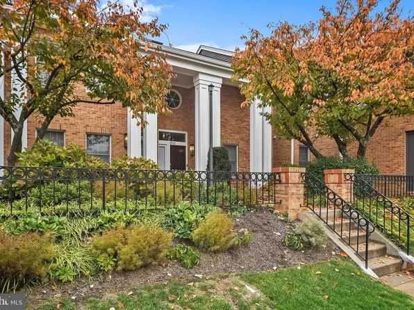 1811 Courtyard Cir #B, Pikesville, MD 21208