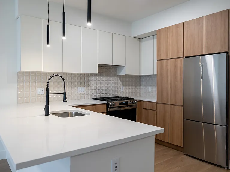 Five85West — Photo 10