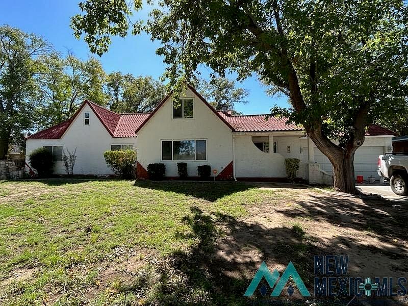 1st image of 303 W Riverside Dr