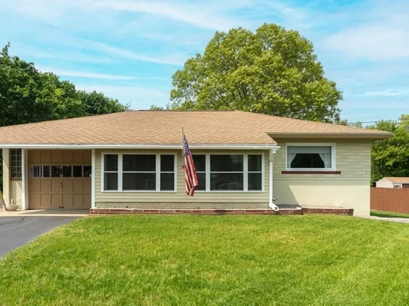 88 Wilbur St, Raynham, MA 02767