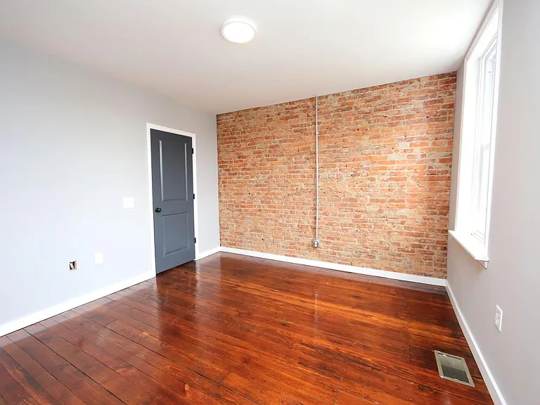 2727 Helen St — Photo 15