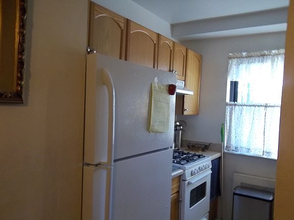 3rd image of 1122 Yonkers Ave APT 1A