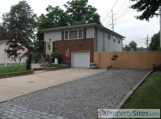 52 Plymouth St, West Babylon, NY 11704