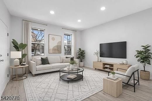 1st image of 223 Pine St Floor 1