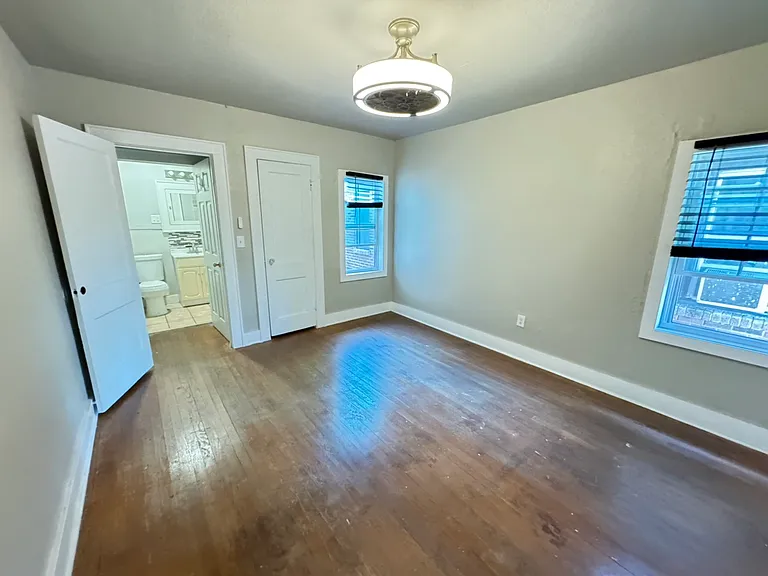 525 SW 24th St #3 — Photo 2