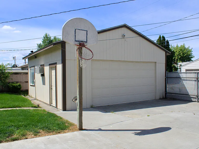 1708 N 17th Ave — Photo 9