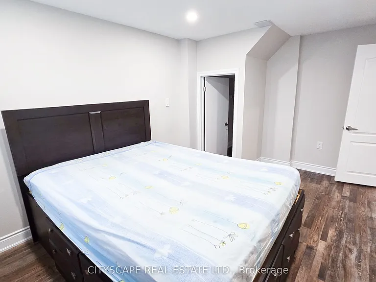 121 Ashdale Rd #LOWER — Photo 17