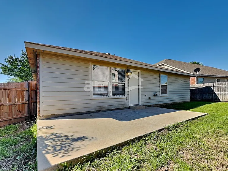532 Winbridge Ln — Photo 20
