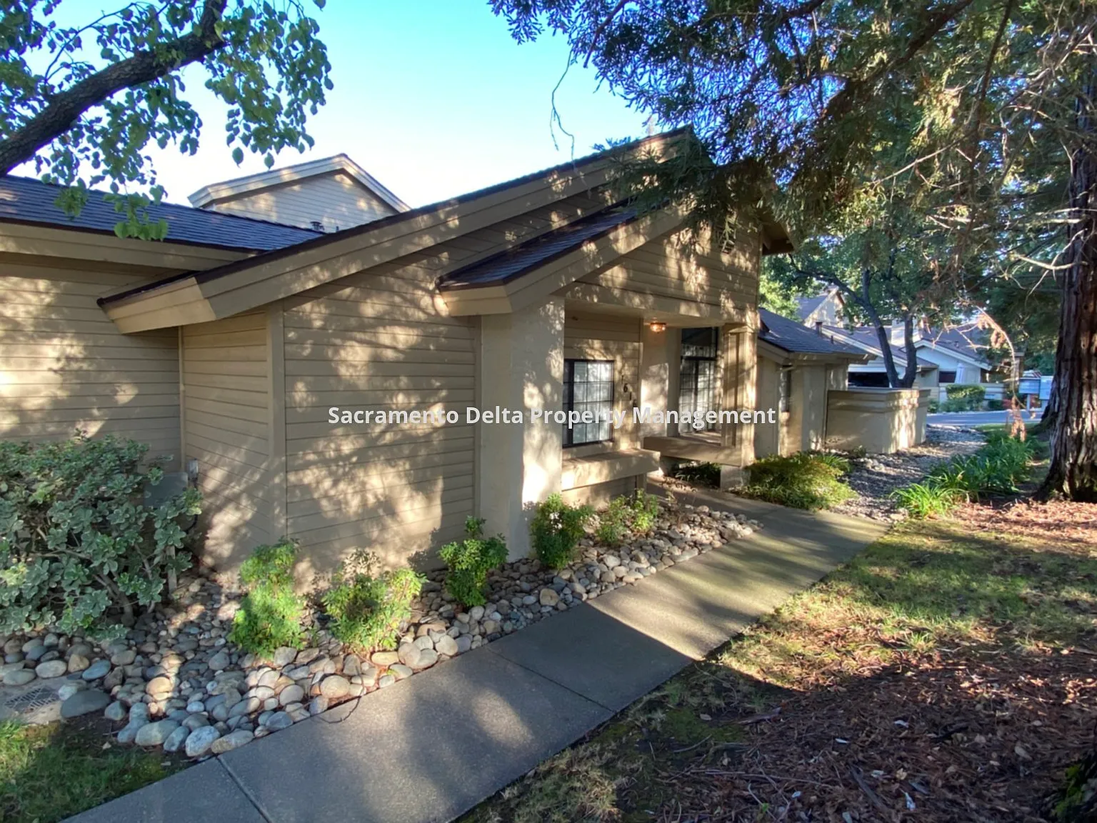 7616 Creekridge Ln photo 1