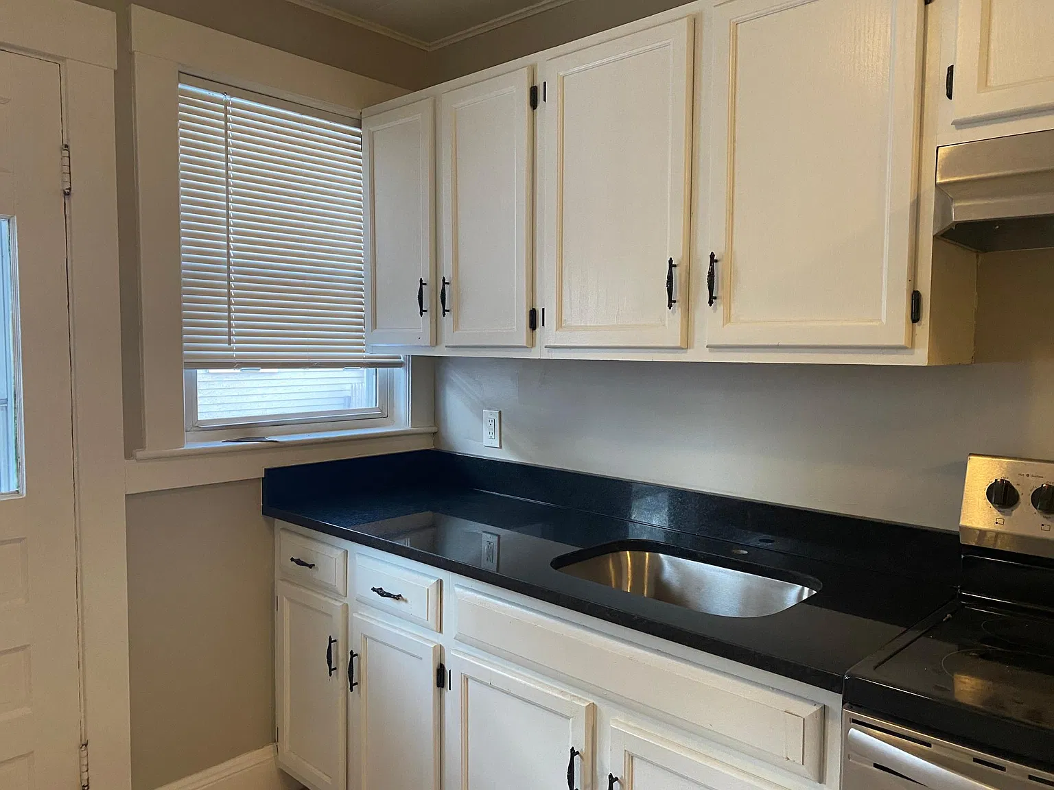 2 bed, 1000 sqft, $2,650 — Photo 2