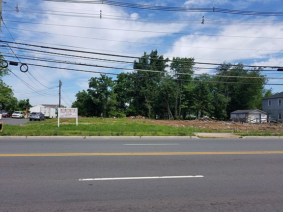 3rd image of 729 Somerset St