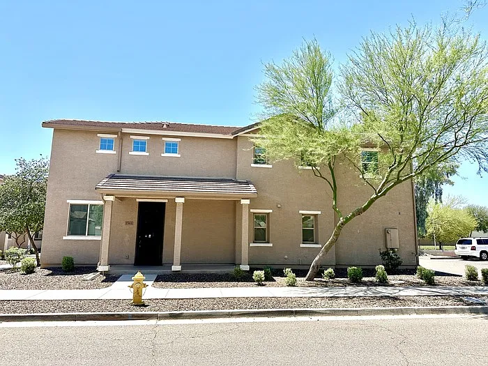 7363 W Cambridge Ave — Photo 1