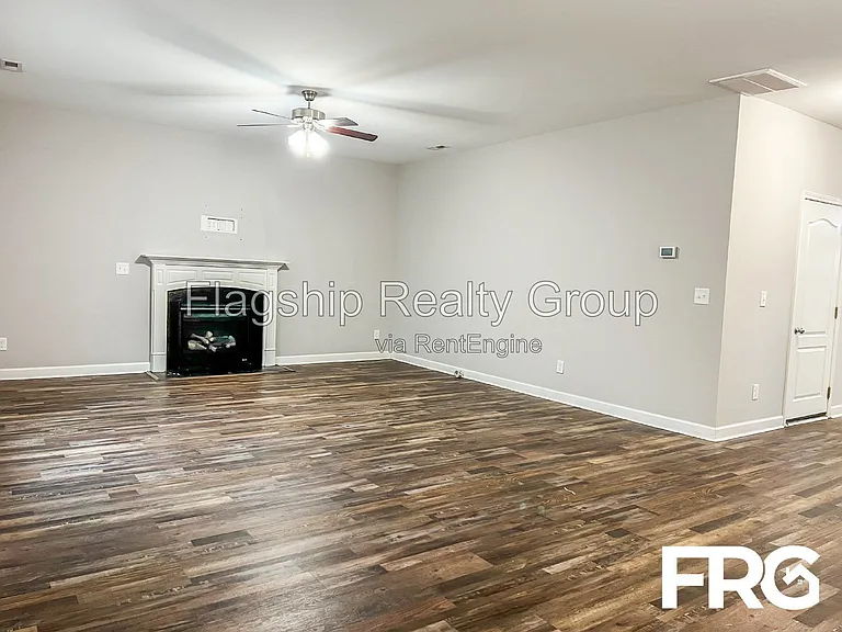 491 Fallingbrook Dr — Photo 22