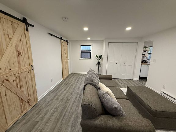 4th image of 111 Woodland Walk