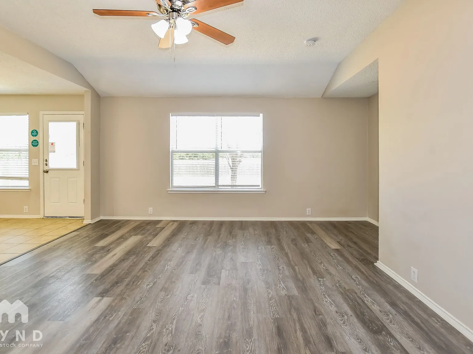 4 bed, 2.0 bath, 1451 sqft, $2,295 — Photo 3