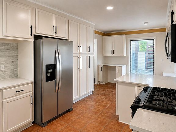 5th image of 1008 Wright Blvd