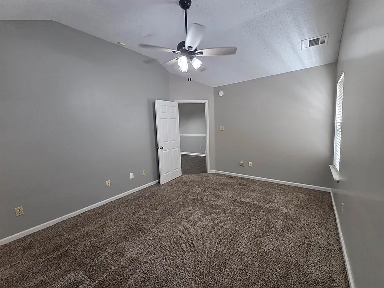 7733 Shadowland Dr — Photo 15