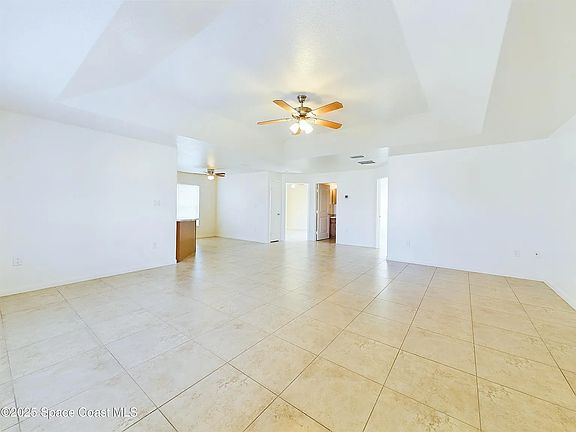 5th image of 823 Faull Dr APT A