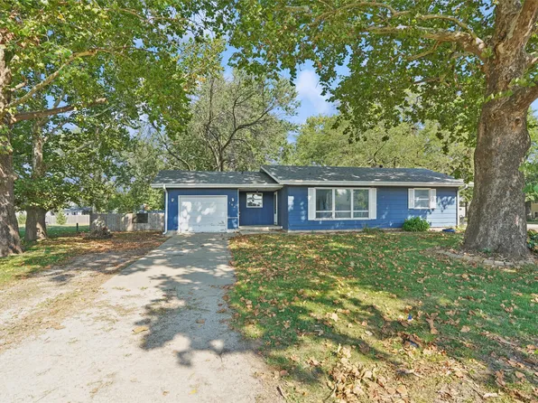 101 W 8th St, Prairie City, IA 50228