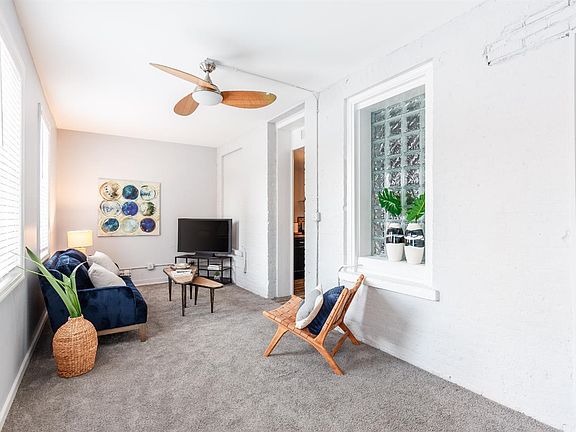 5th image of 724 Main St Unit 6