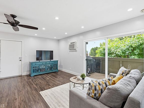 4th image of 838 Coriander Dr Unit W