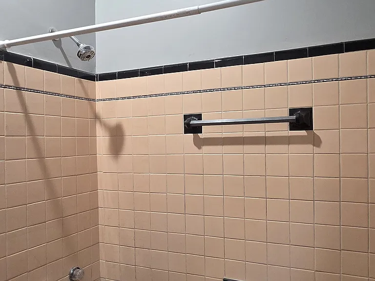 Main Bathroom 3