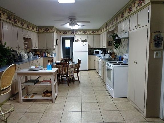 4th image of 1329 Beech St