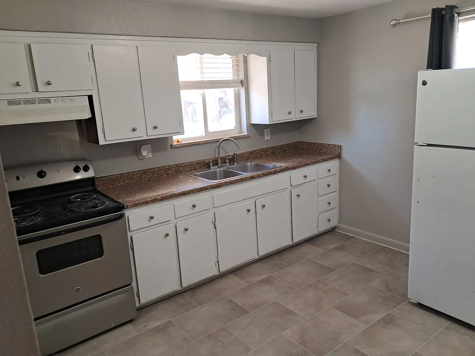 3 bed, 923 sqft, $2,150 — Photo 2