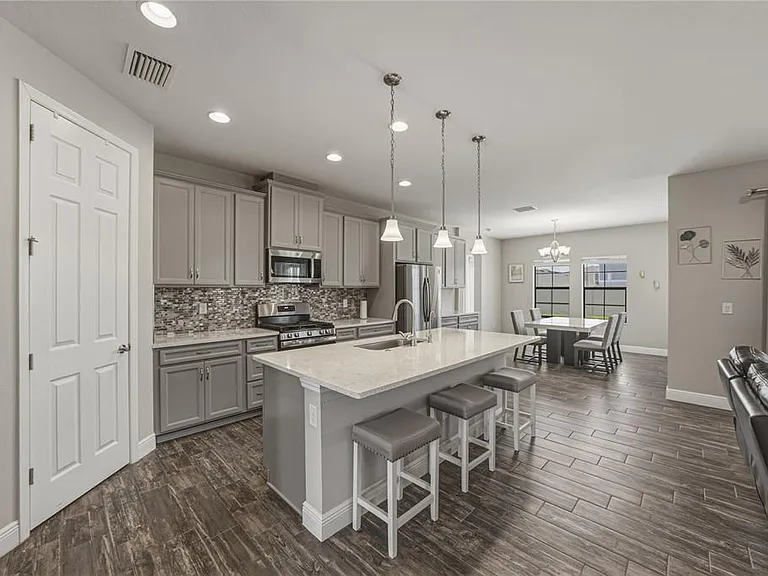 14633 Red Castle Ave — Photo 18