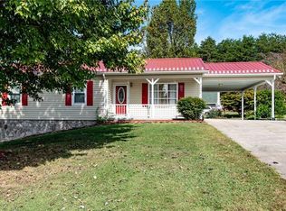 1696 Denver Ct, Lenoir, NC 28645