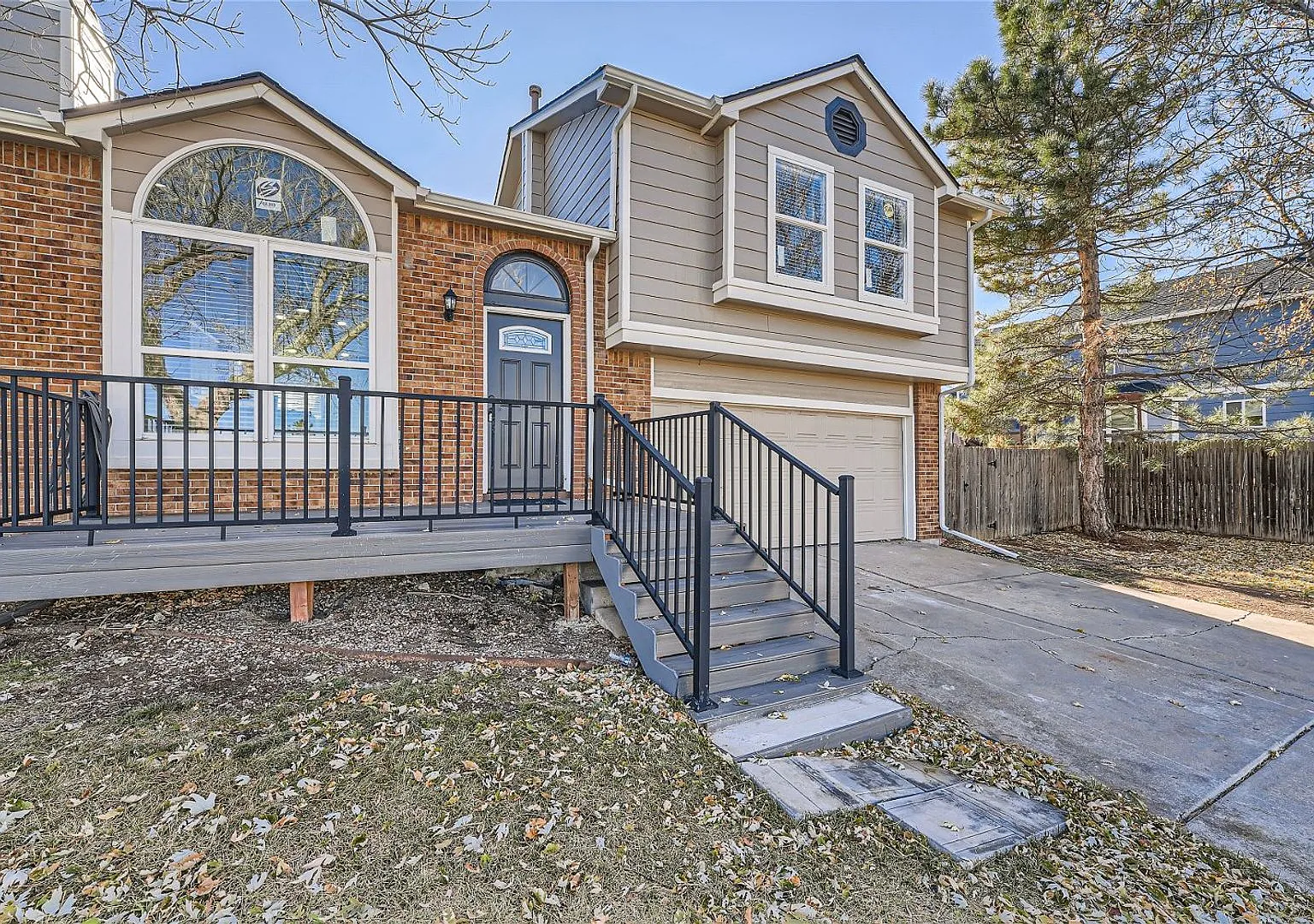 Fully renovated single family home in Castle Rock for rent — Photo 2