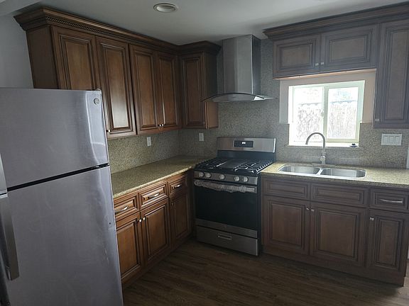 2nd image of 5330 Granada St #1/2