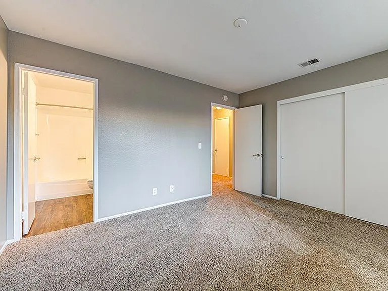 Portola Redlands — Photo 18