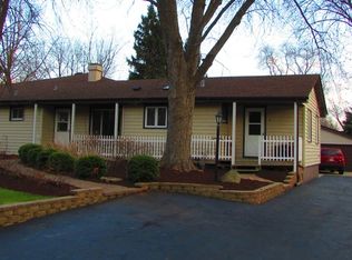 825 Inverness Rd, Lisle, IL 60532