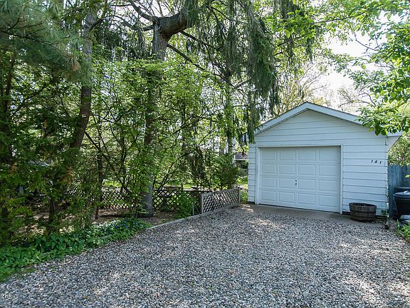 3rd image of 141 Sunnyside Dr