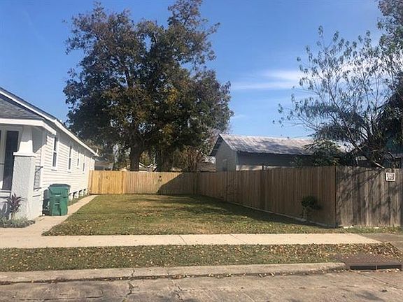 4th image of 819 Dolhonde St