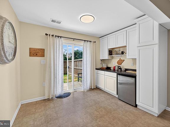 4th image of 34 Teakwood Dr