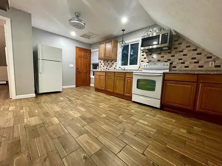 36 Highland St #3 — Photo 4
