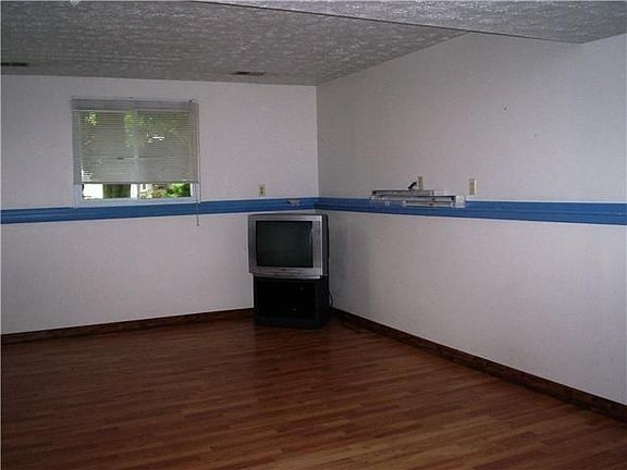 5th image of 5460 Thornbrook Trl