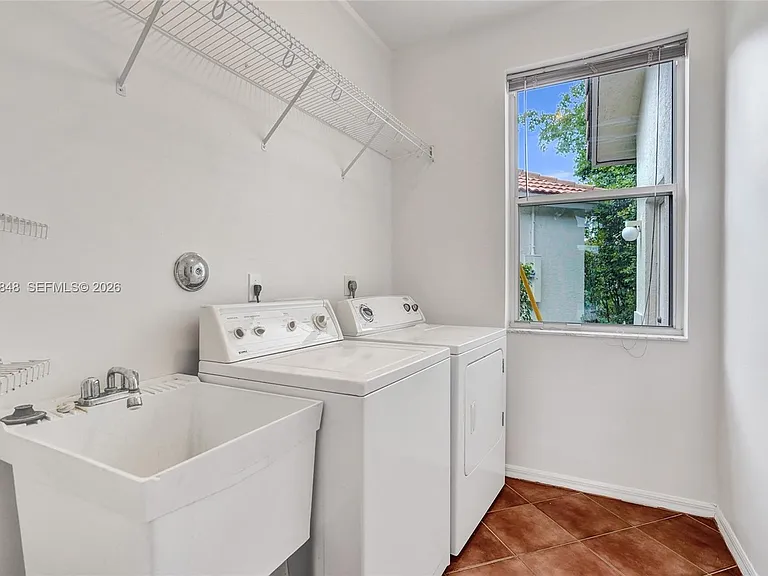 10800 Haydn Dr — Photo 5